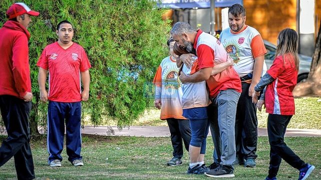 Escuela Amigos. Jugadores con discapacidades practican básquet en Talleres y viven la vida de la institución.