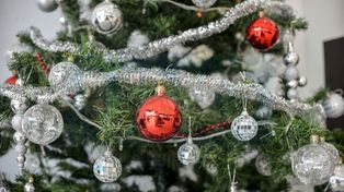 Navidad 2025: el objeto que se debe renovar cada año del arbolito por seguridad