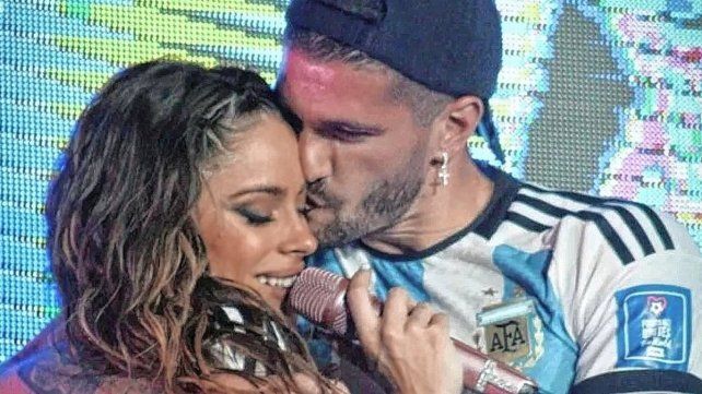 Rodrigo De Paul fue a ver a Tini y recibió su homenaje por ser campeón en Qatar con la Selección Argentina.&nbsp;