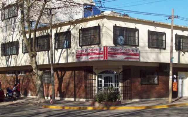 Incomprensible. El instituto de Lomas de Zamora donde ocurrió el hecho.