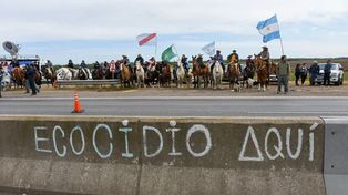 Ruralistas cortaron el puente en rechazo a la Ley de Humedales