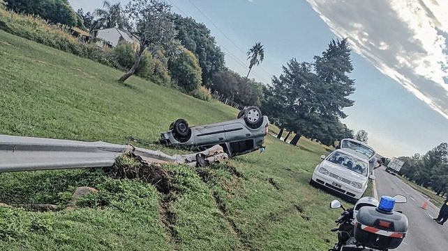 Una mujer policía volcó y sufrió heridas en la ruta 131