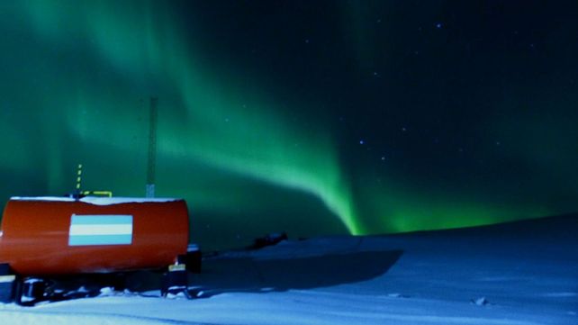 ¿Por qué se tiñó de verde el cielo en la Antártida Argentina?