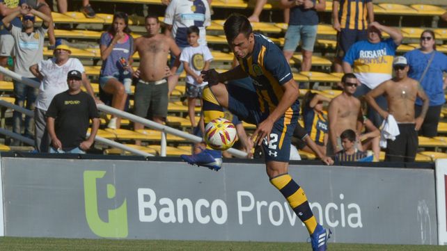 Almada. El juvenil defensor viene demostrando estar preparado para jugar en la élite.