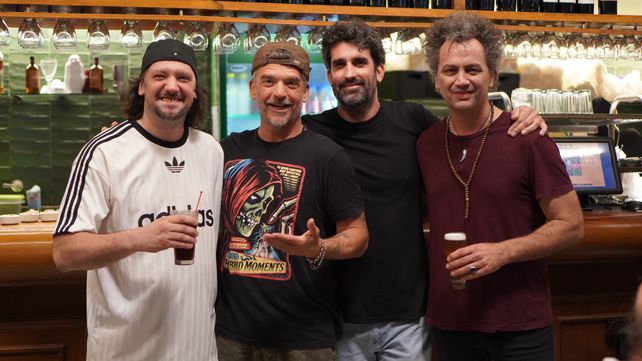 Festejo histórico en Gorostarzu: música, cerveza tirada y su famoso Carlito