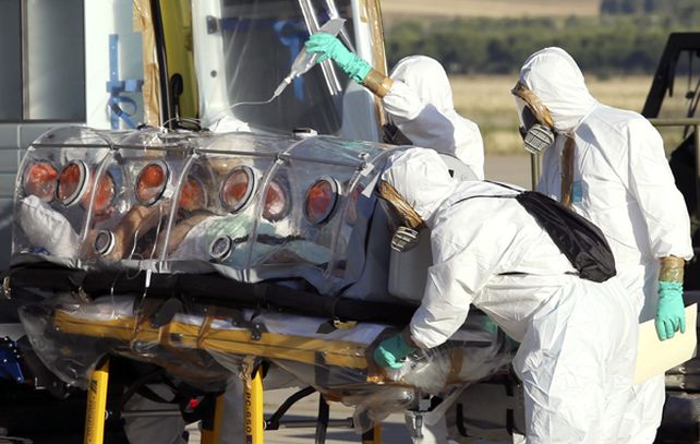 Un paciente español es trasladado tras contraer el virus en Liberia.