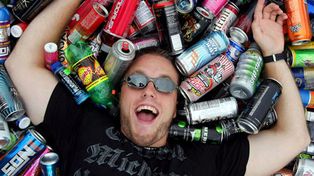 Para evitar que tengan sexo, una universidad prohíbe a sus alumnos tomar bebidas energéticas