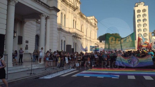 Paraná: masiva participación en la Marcha Federal del Orgullo y contra Milei