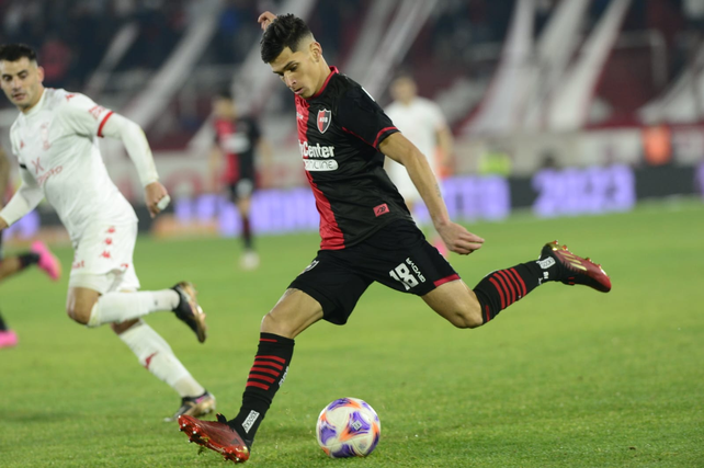 Newells igualó con Huracán: jugó el segundo tiempo con uno menos y Hoyos atajó un penal