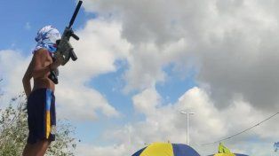 La ametralladora llamó la atención antes del partido en el Coloso.