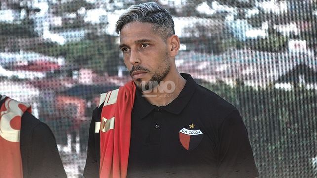 Jonathan Sandoval rescindió contrato con Colón y se suma a Atlético Tucumán.