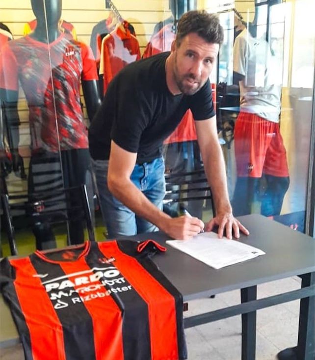 Maximiliano Antonelli pone la firma y se transforma en el nuevo entrenador de Douglas Haig.