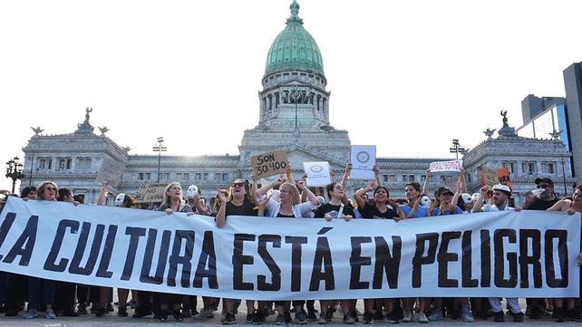 Cultura: más de 20.000 firmas contra DNU y Ley Ómnibus por recortes al sector