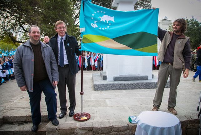 En el Día de la Bandera se presentó la insignia de Gualeguaychú