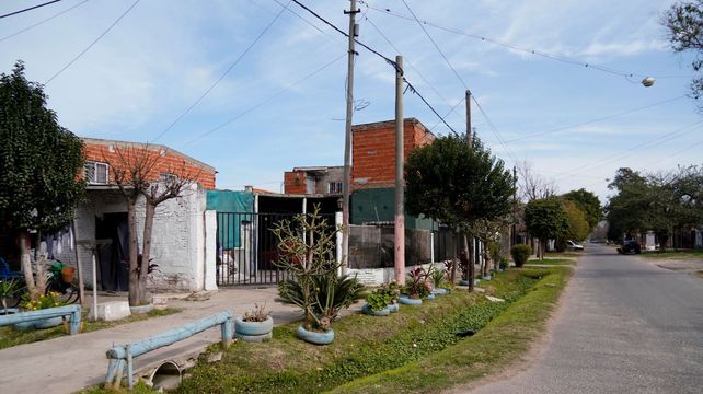 Los vecinos contaron que una moto estacionó sobre el puente y el acompañante disparó contra la vivienda de Bielsa y Cullen.&nbsp;