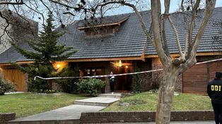 La vivienda del matrimonio atacado en San Antonio de Padua. A la derecha se observa el ventanal por el que ingresaron los delincuentes. visibilit