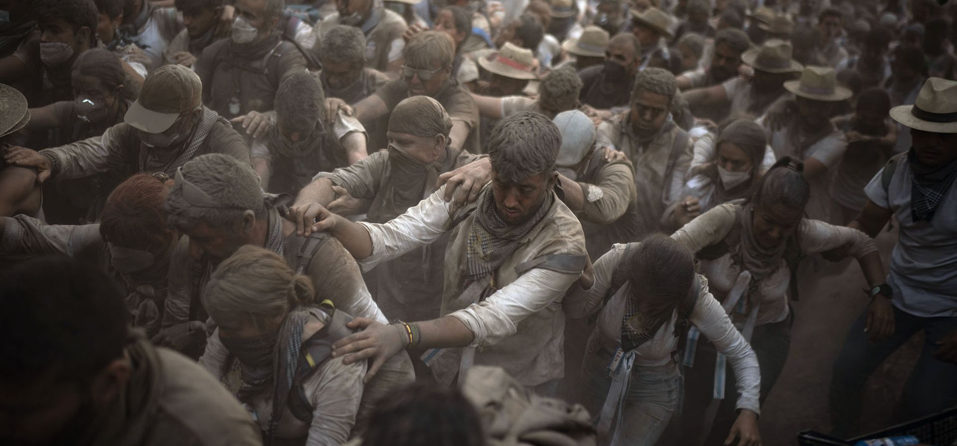 Los hombres llegando a la romería de la virgen del Rocío.