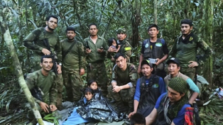 Histórico momento en el que la partida militar encuentra a los cuatro chicos, el viernes al anochecer.&nbsp;