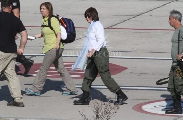 El extraño líquido en el pantalón de Patricia Bullrich