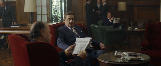 &nbsp;Alejandro Awada como el empresario Saúl Menajem.