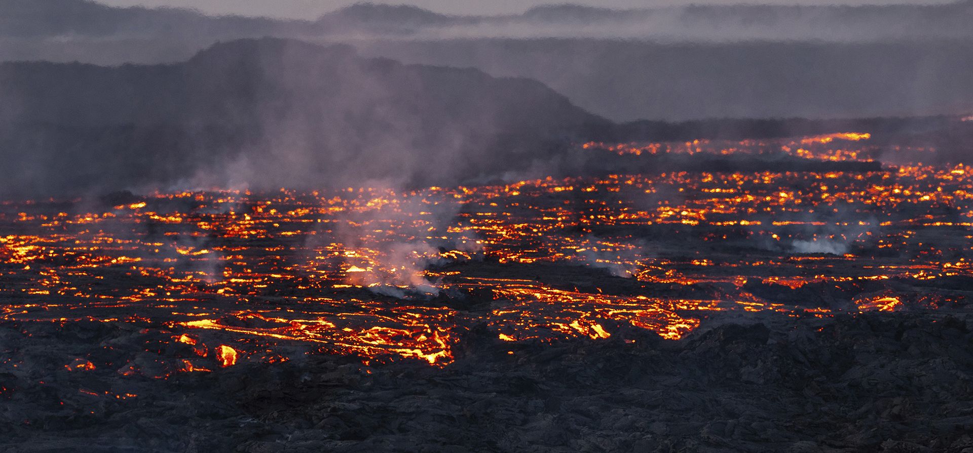 Una vista del estanque de lava activo que se forma al norte del cráter activo del volcán cerca de Grindavik, Islandia, el lunes 10 de junio de 2024. Un volcán en el suroeste de Islandia ha estado en erupción arrojando lava roja cerca de la ciudad costera de Grindavik. (Foto AP/Marco di Marco) Una vista del estanque de lava activo que se forma al norte del cráter activo del volcán cerca de Grindavik, Islandia, el lunes 10 de junio de 2024. Un volcán en el suroeste de Islandia ha estado en erupción arrojando lava roja cerca de la ciudad costera de Grindavik. (Foto AP/Marco di Marco)