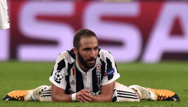 ¡Otra vez no Pipa! Higuaín convirtió, lo festejó y el VAR se lo anuló