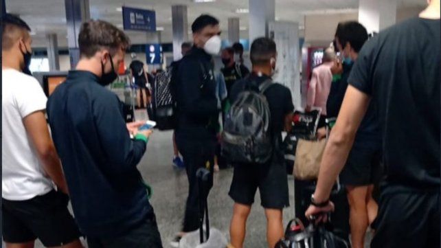 Un Avion Sanitario Traera A Los Jugadores De Defensa Que Quedaron Aislados En Chile