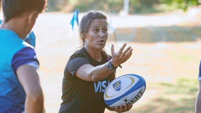 La santafesina Gisela Acuña forma parte del grupo de entrenadores de Las Yaguaretés que buscarán la clasificación para participar de los Juegos Olímpicos. La santafesina Gisela Acuña forma parte del grupo de entrenadores de Las Yaguaretés que buscarán la clasificación para participar de los Juegos Olímpicos.