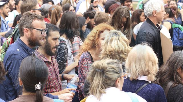 Por trabajo, producción y soberanía gremios y organizaciones sociales se manifestaron en Paraná