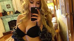 Su esposo la abandonó por las selfies provocativas que ella publicaba en las redes sociales