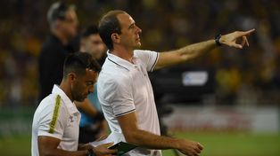 Leandro Somoza apunta a enderezar a Central, mientras los jugadores tratan de hacer pie en cancha.