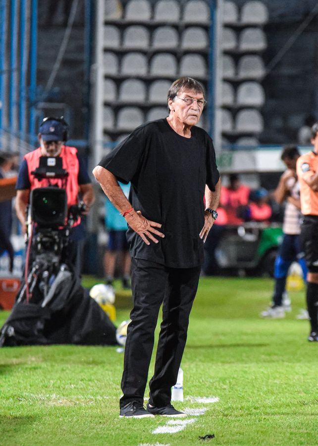 Julio César Falcioni se hizo cargo de Atlético Tucumán después de un mal arranque del Decano.