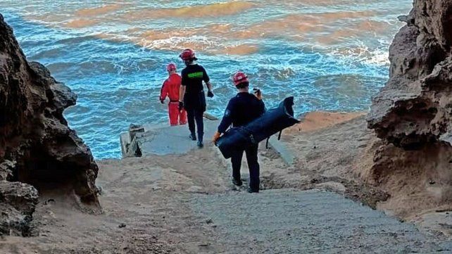 Una periodista perdió la vida al caer de un acantilado en Mar del Plata. Una periodista perdió la vida al caer de un acantilado en Mar del Plata.
