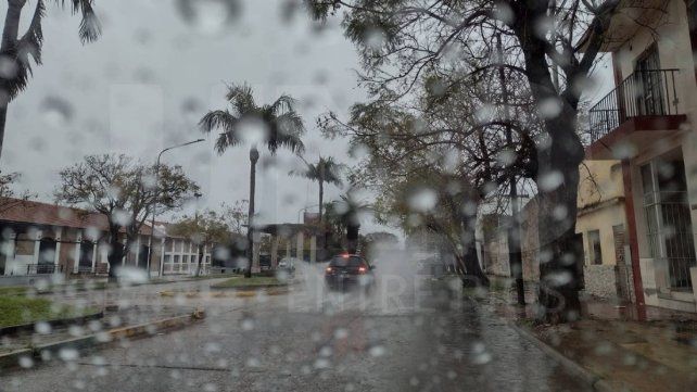 Entre Ríos: llueve copiosamente y hay alerta por tormentas fuertes