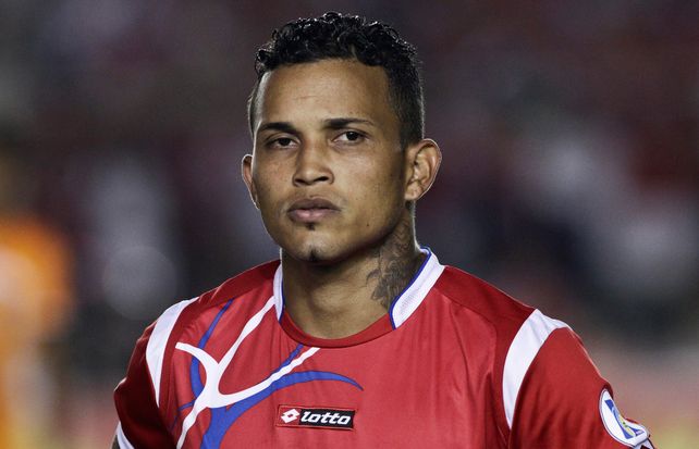 Amilcar Herníquez vistiendo la camiseta de la selección panameña.