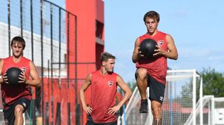 De nuevo al trabajo. Luego de sufrir mucho con una lesión muscular, Cacciabue pudo entrenar normal ayer.