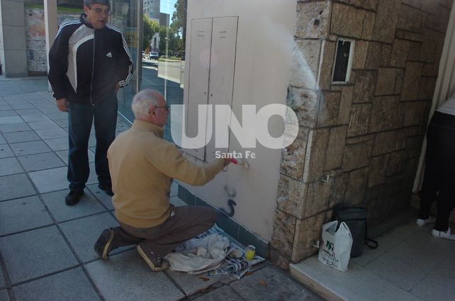 El Inadi realizó un desagravio por las pintudas sufridas en el Día de la Memoria