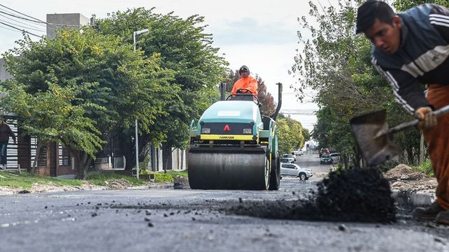 Paraná: asfaltan calles a través de Esfuerzo Compartido