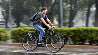 La lluvia trajo algo de alivio a los rosarinos, pero las altas temperaturas los seguirán castigando por varios días más.&nbsp;