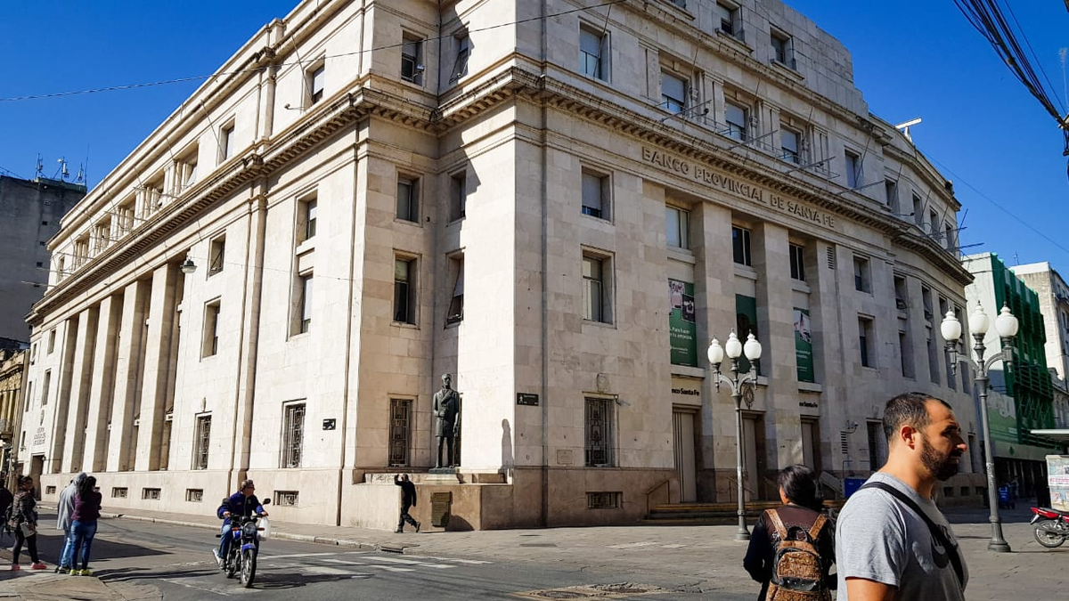 Banco Santa Fe extiende su horario de atención dos horas para pagar  jubilaciones