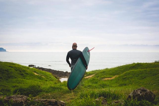 El surf como terapia para la ansiedad, la depresión, el estrés y problemas emocionales