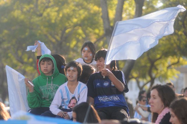 Los estudiantes santafesinos podrán ver los partidos del Mundial en las escuelas