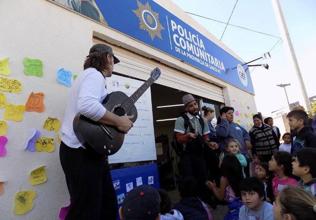 El barrio Coronel Dorrego celebró el día del niño junto a la Policía Comunitaria