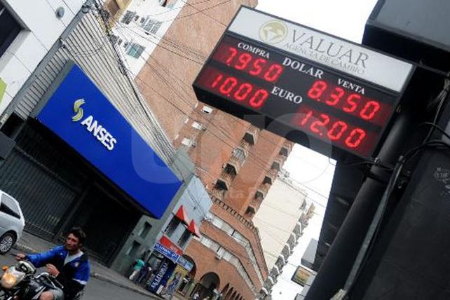Luego del anuncio el dólar oficial cotiza a $8,35 y el blue $11.70
