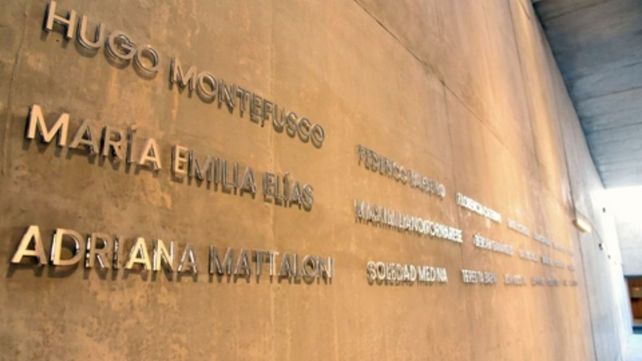 El interior del edificio recuerda los nombres de los 22 muertos en Salta 2141.
