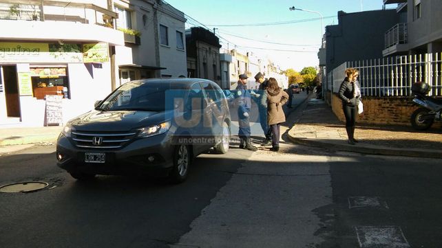 Un hombre fue hospitalizado tras ser chocado por una camioneta