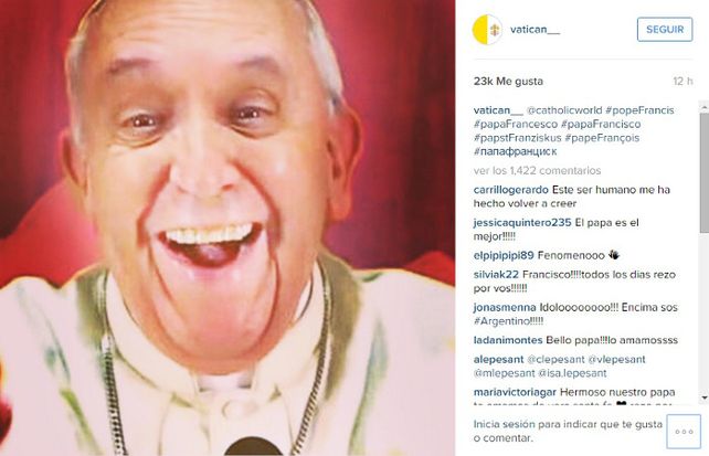 El Papa Francisco revolucionó las redes sociales tras publicar su primera selfie