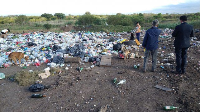 el Municipio de Colonia Avellaneda no podrá seguir tirando basura a menos de 1.000 metros de casas.