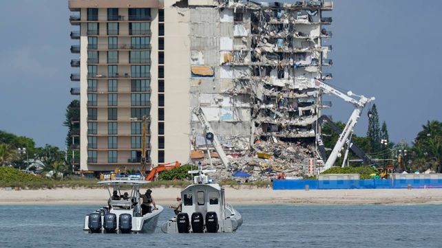 En el edificio colapsado en Miami siguen buscando víctimas.