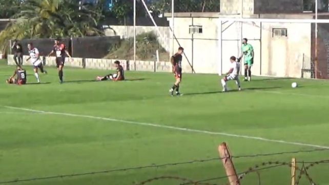 Facundo Marín grita con todo el gol de Tomás Ramírez